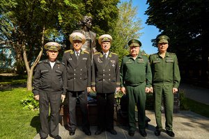 Леонид Шумилов и Алексей Макарычев приняли участие в торжественном открытии памятника офицерским женам 